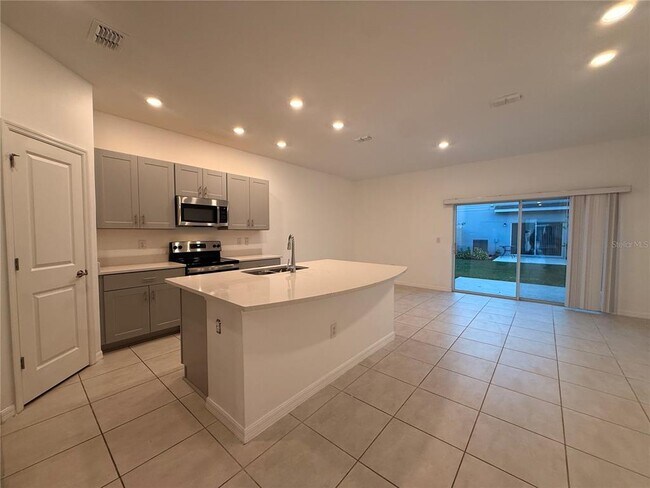 Building Photo - 2906 Canary Ave