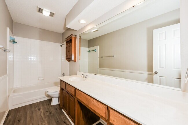 Building Photo - 724 Nicole Dr