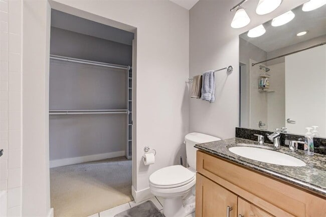 Building Photo - 444 N Central Ave