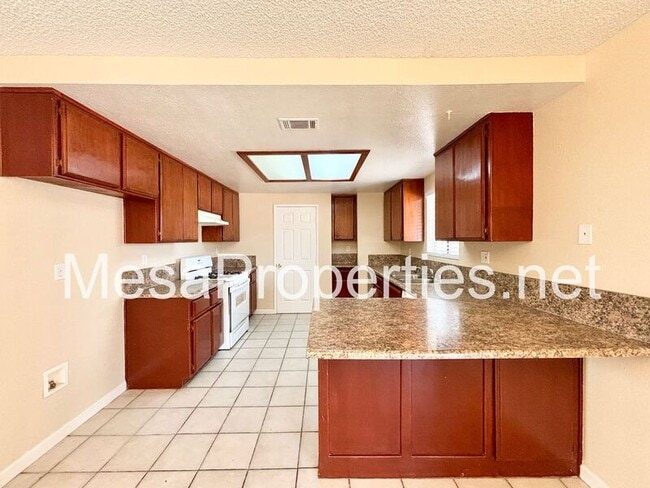 Building Photo - 16578 Odell Ave