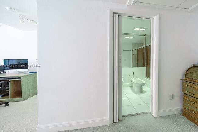 Building Photo - 1408 Brickell Bay Dr