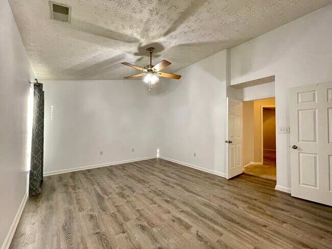 Building Photo - 8308 Lyndhurst St