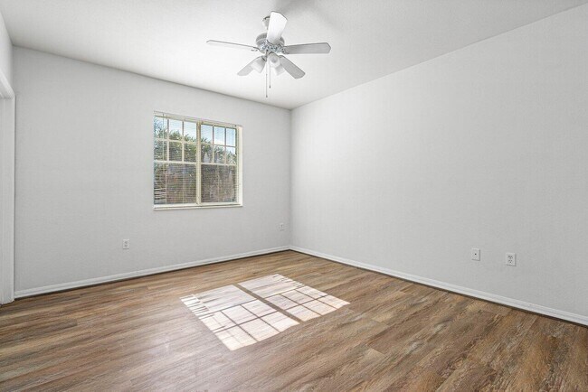 Building Photo - 6400 Emerald Dunes Dr