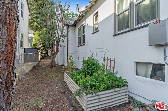 Building Photo - 1836 W Silver Lake Dr