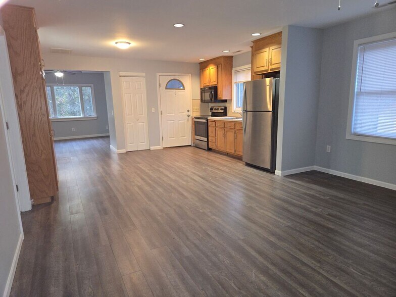 Building Photo - 329 Mohegan Rd