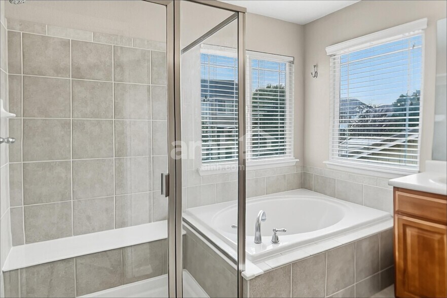 Building Photo - 1556 S Catawba Cir