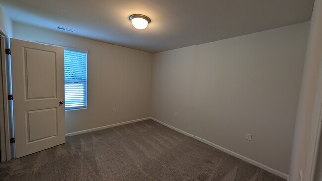 Building Photo - 418 Diversity Wy