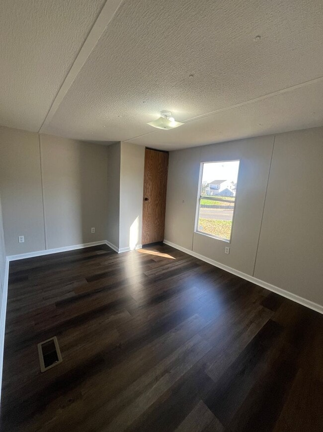 Building Photo - 1241 W Georgia Rd