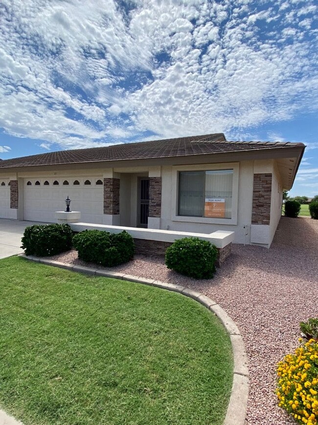 Building Photo - 55+ Condo on Golf Course in Sunland Springs Village