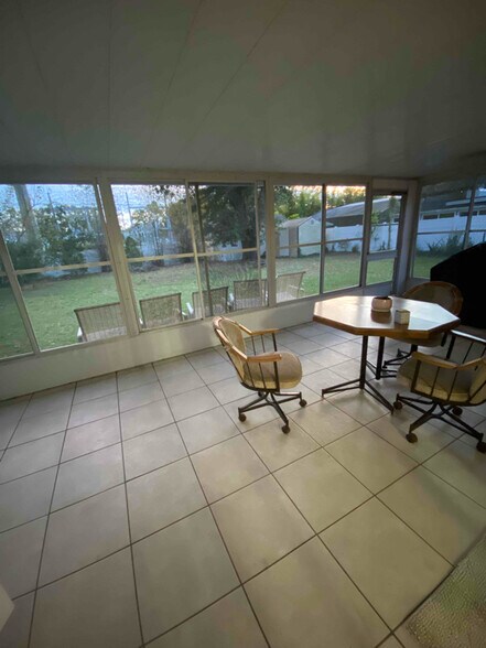 Building Photo - 5286 Hoperita St