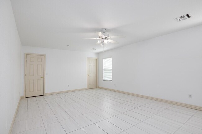 Building Photo - 7500 E Deer Valley Rd