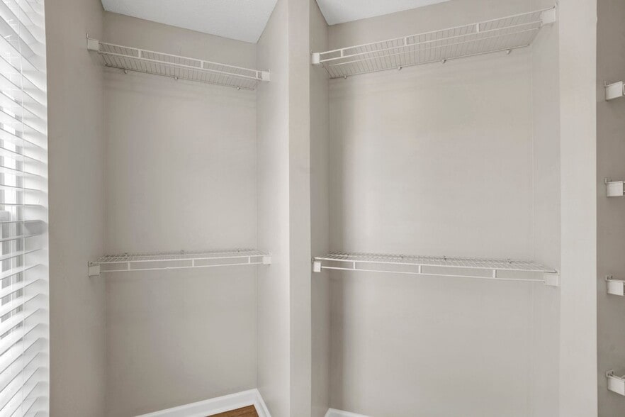 Building Photo - 1345 Bell Rd