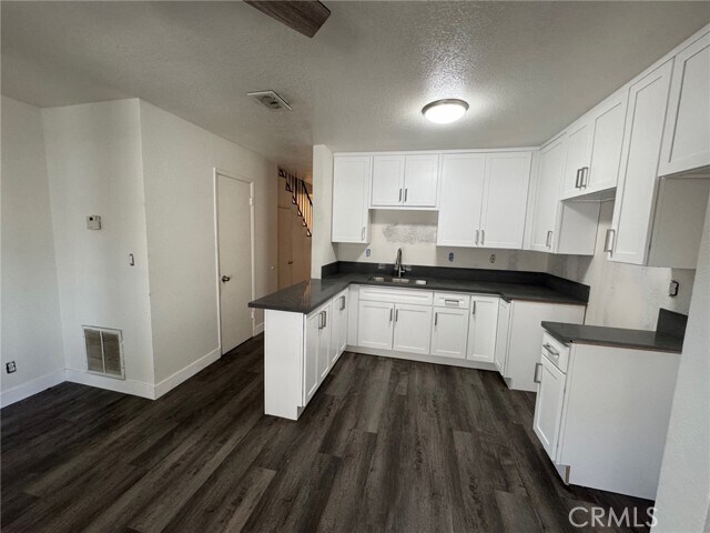 Building Photo - 418 N Cerritos Ave