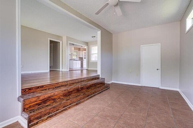 Building Photo - Awesome East Memphis Home