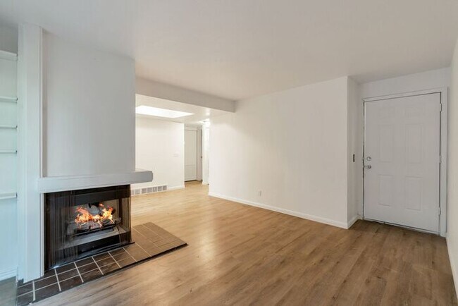 Building Photo - Cozy Midvale Condo - AVAILABLE NOW!