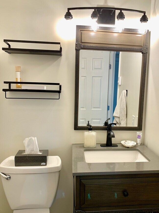 Building Photo - 2 Mohican Rd