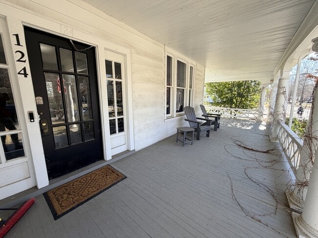 Building Photo - 124 Linden Ave