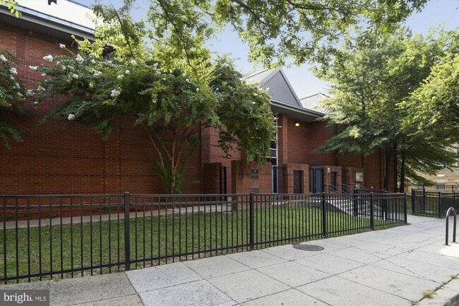 Building Photo - 150 Seaton Pl NW