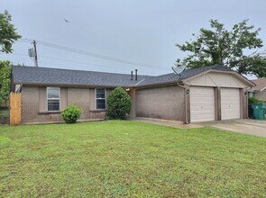 Building Photo - Wood Floors, Covered Patio, PUTNAM CITY SC...