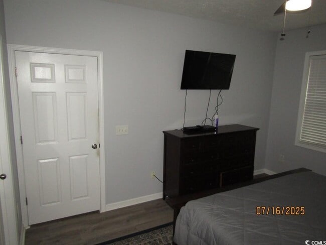 Building Photo - 601 N Hillside Dr