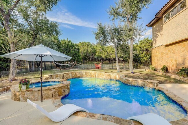 Building Photo - 17005 Northlake Hills Dr