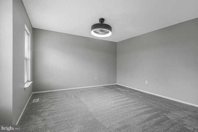 Building Photo - 5204 Flounder Ct W