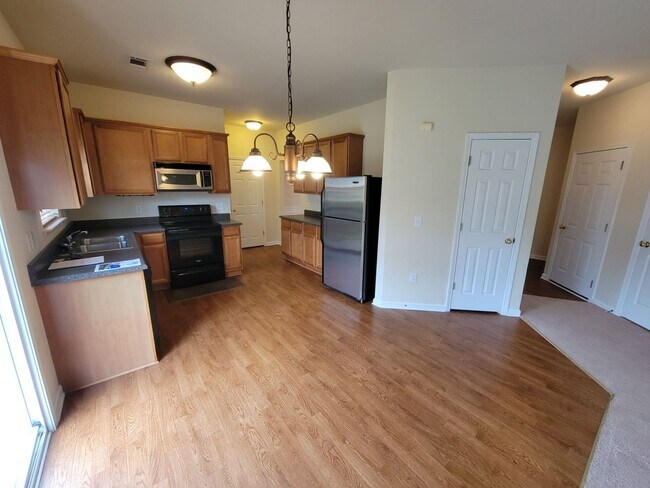 Building Photo - 4 bed, 2.5 Bath Home Available in Chartwel...
