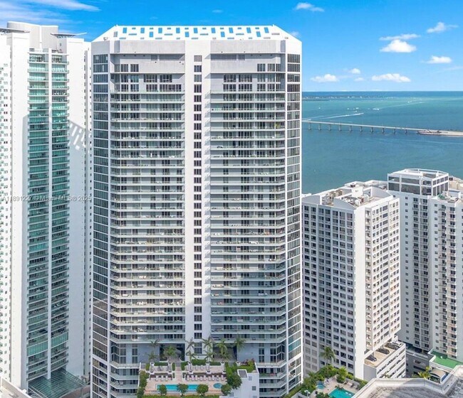 Building Photo - 1300 Brickell Bay Dr