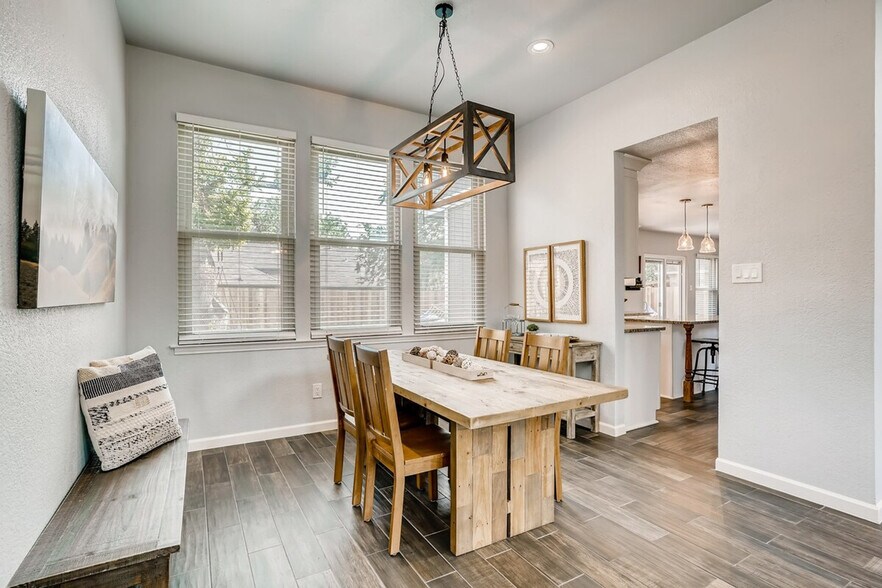 Building Photo - 2201 Rosemary Ln