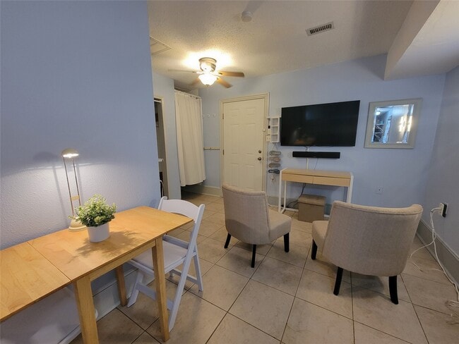 Building Photo - 717 Church St