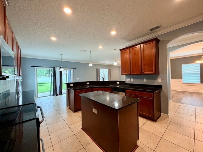Building Photo - Spacious 5-Bedroom Home with Over 3,000 Sq. Ft. in a Fantastic Community!