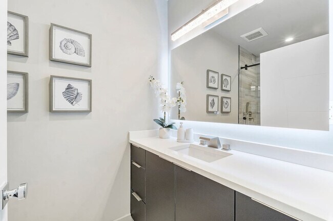 Building Photo - 99 Seaside Ave