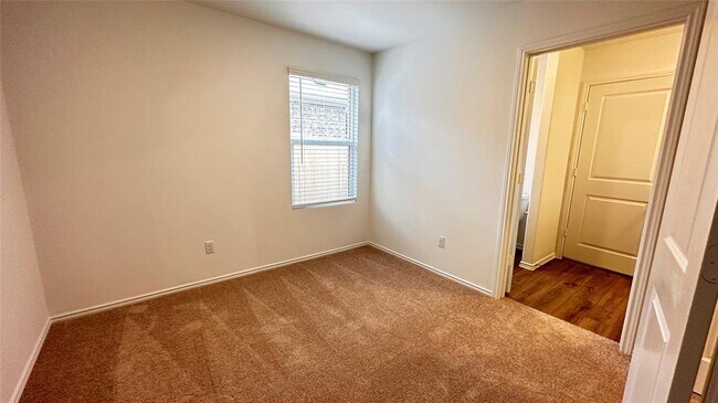 Building Photo - 606 Arnage Dr