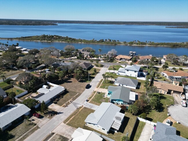 Building Photo - 139 Beau Rivage Dr