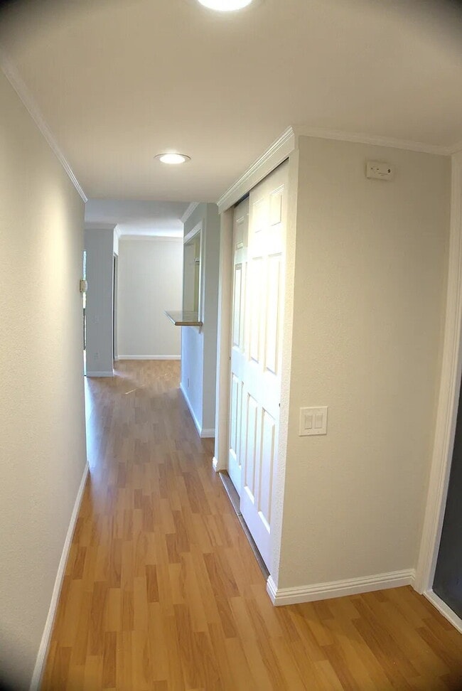 Building Photo - "Welcome to Your New Home: Spacious 2-Bed, 2-Bath Apartment in San Carlos!"