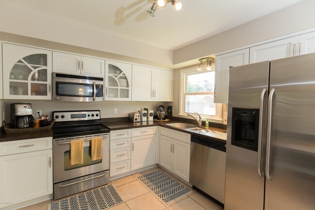 Building Photo - 4311 Kinloch Rd