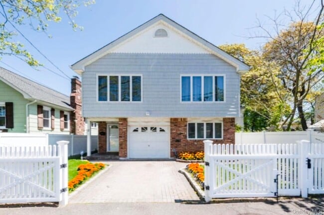 Building Photo - 11 7th St