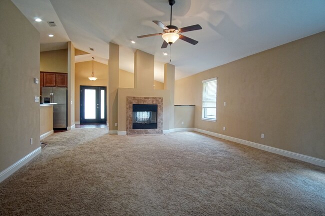 Building Photo - "Luxurious 3-Bedroom, 2-Bath Pet-Friendly ...