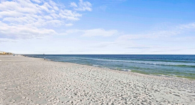 Building Photo - 556 Coral Ct