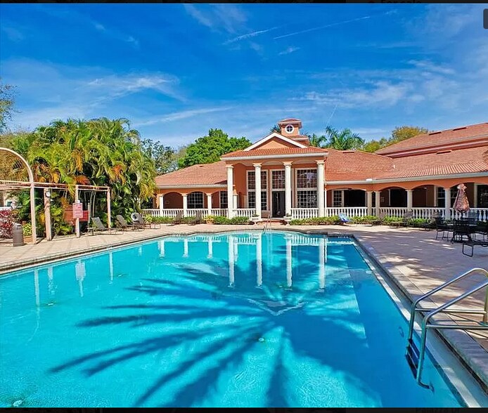 Building Photo - 4106 Central Sarasota Pky
