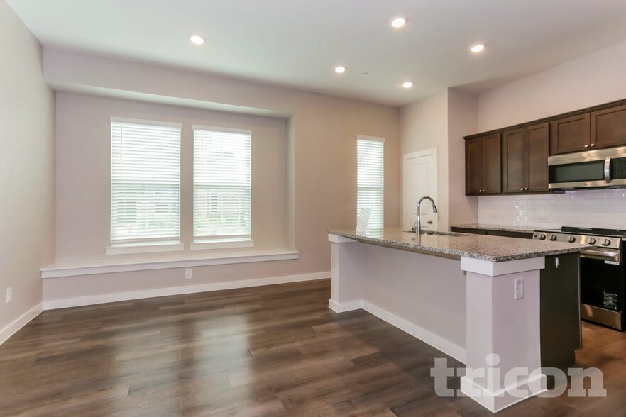 Building Photo - 1038 Fallgate Dr