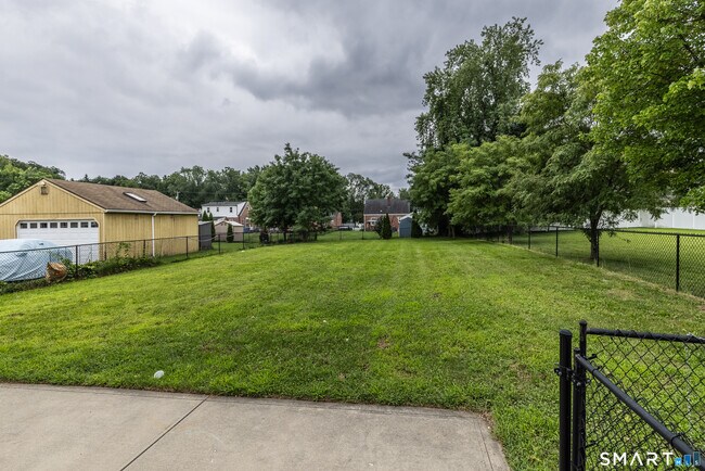 Building Photo - 118 Bryden Terrace