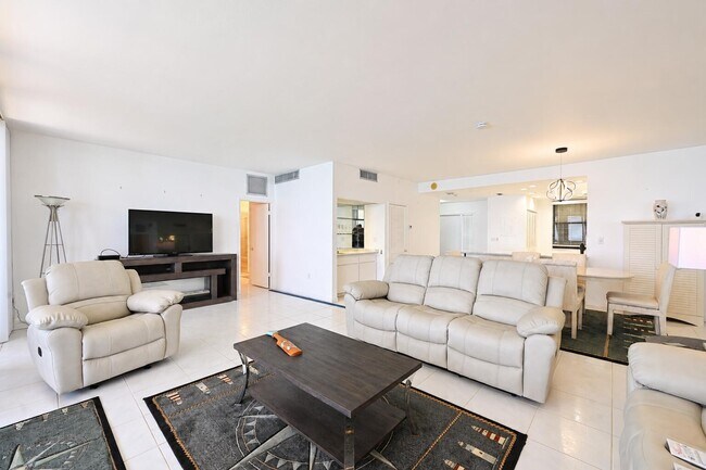 Building Photo - 9900 S Ocean Dr