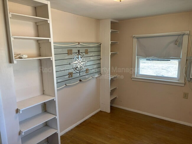 Building Photo - 3005 Beatrice Pl