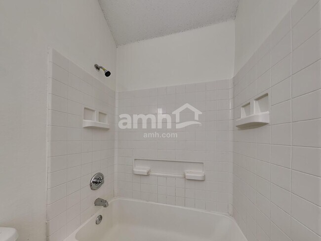 Building Photo - 7701 Longbow Ln