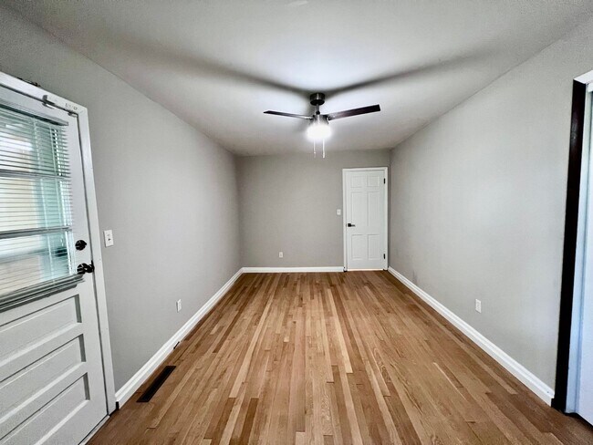 Building Photo - STUNNING home with fully finished BASEMENT!!!