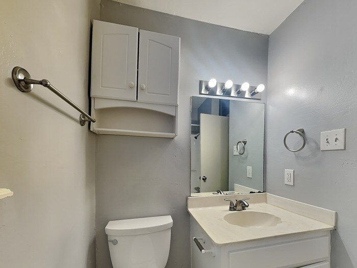 Building Photo - 1101 Bronner Dr