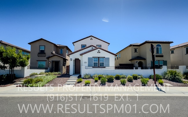 Building Photo - Antelope 3 Bed 2.5  Bath Beauty