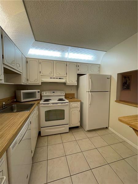 Building Photo - 9233 SW 8th St