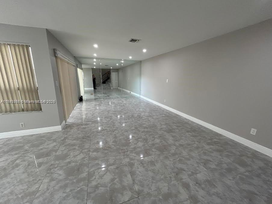 Building Photo - 2101 Bayberry Dr
